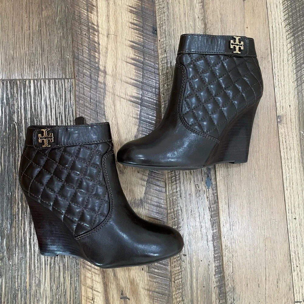 Tory Burch Quilted Leather Leila Wedge bootie boots Wm 7